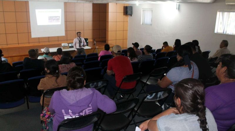 COMERCIANTES DE JM SE CAPACITAN EN EL MANEJO ADECUADO DE ALIMENTOS
