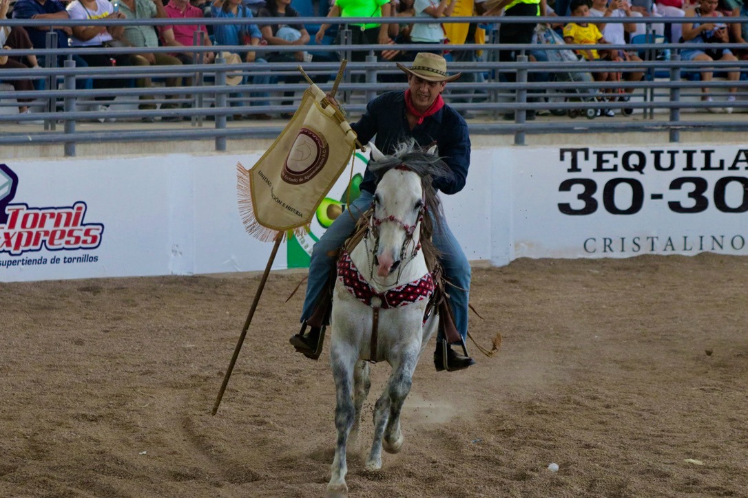 🐎🎡#FNSM Así se vivió este sábado la tradicional Cabalgata San Marcos 2025 con la participación de más de 3,500 jinetes que recorrieron las calles de nuestra ciudad en un ambiente lleno de fiesta, tradición y orgullo hidrocálido 🤠🎉🐎