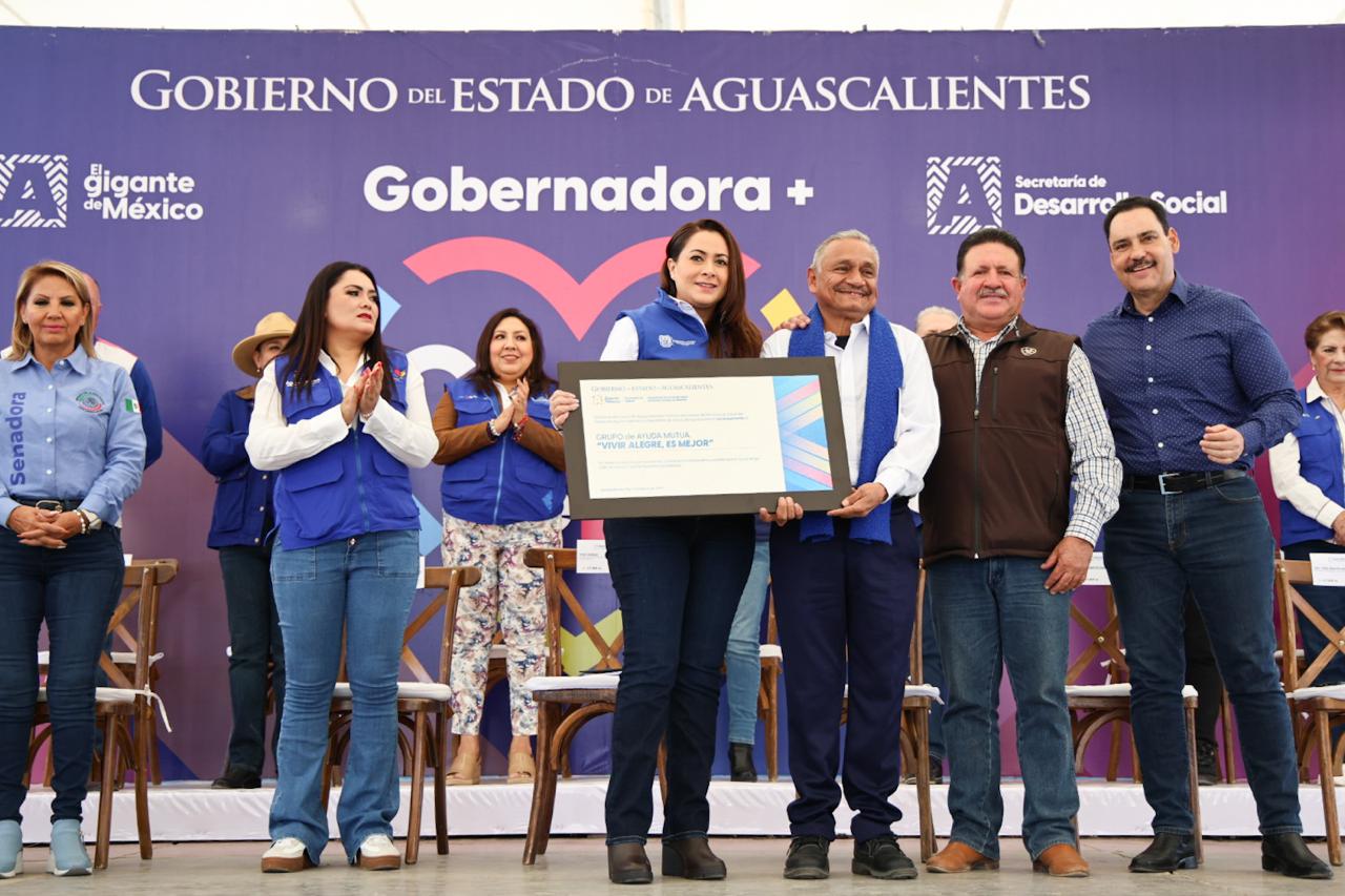 EN ASIENTOS, TERE JIMÉNEZ ACERCA SERVICIOS A LAS FAMILIAS Y SUPERVISA AVANCES DE OBRA PÚBLICA
