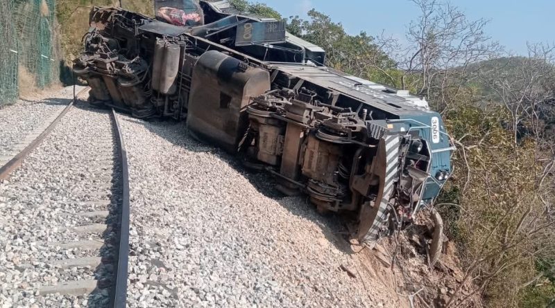 🔴#IMPORTANTE |20 LESIONADOS TRAS DESCARRILAMIENTO DEL TREN INTEROCEANICO EN OAXACA: SEMAR