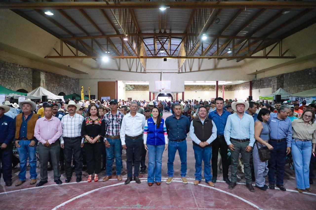 đœđ TERE JIMĂNEZ ENTREGA SEMILLA DE MAĂZ Y FRIJOL PARA FORTALECER AL CAMPO DE AGUASCALIENTES