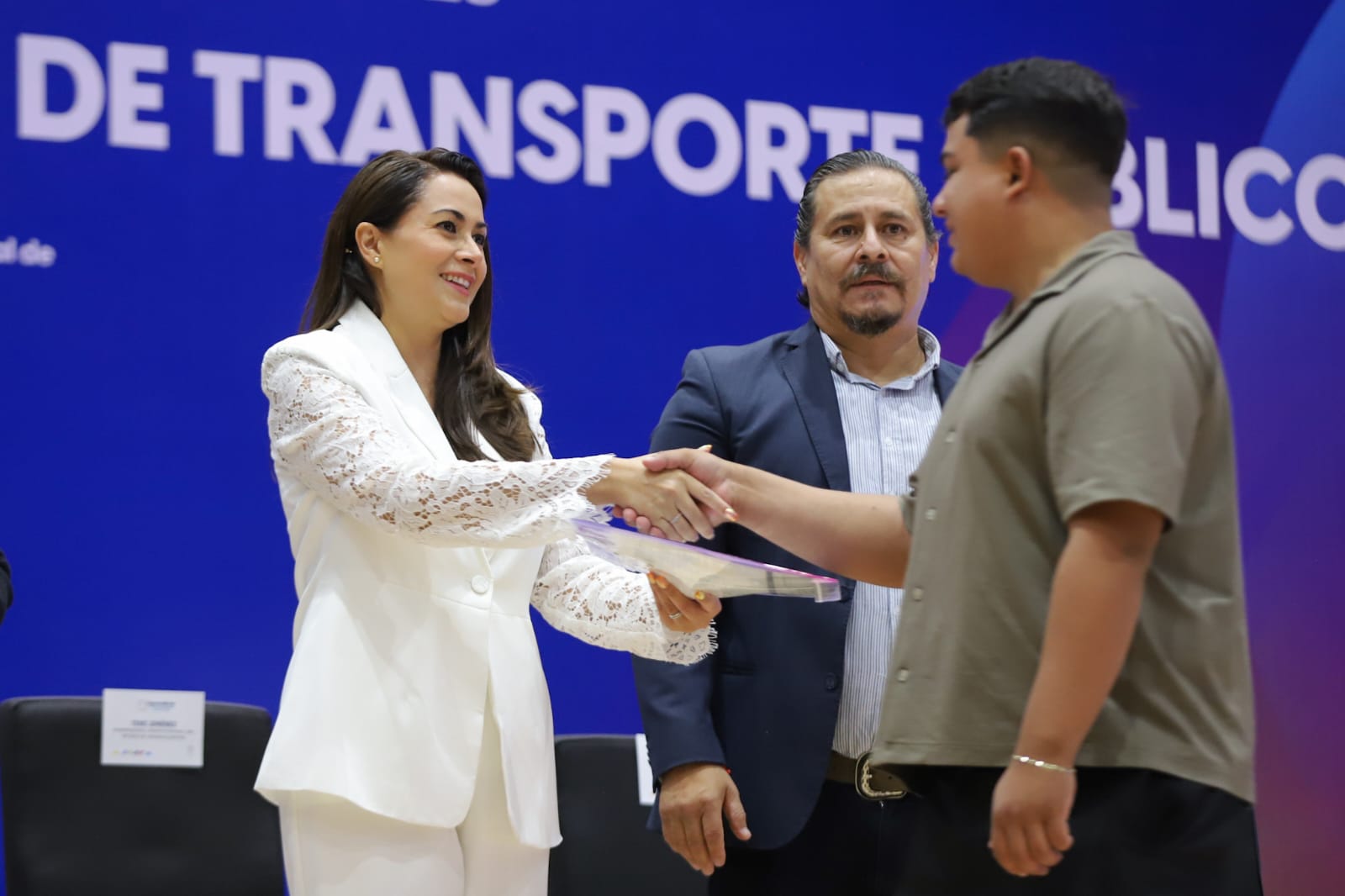 🚕TERE JIMÉNEZ ENTREGA 257 CONCESIONES REGULARIZADAS Y DA CERTEZA JURÍDICA A TRANSPORTISTAS